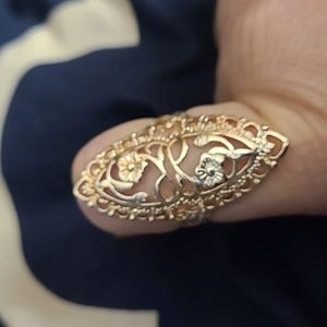 - Beautiful Scroll Ring